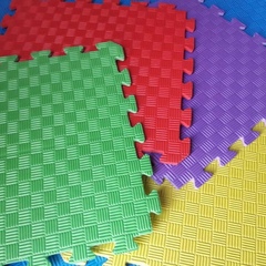 budo-matyi-obzor-i-rekomendaczii-po-vyiboru-napolnyix-pokryitij-dlya-zala-edinoborstv